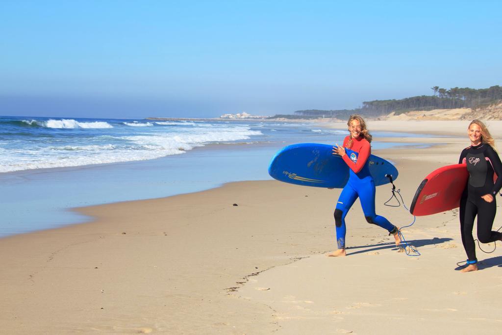 Oporto Surf Camp Hostel Езмориз Екстериор снимка