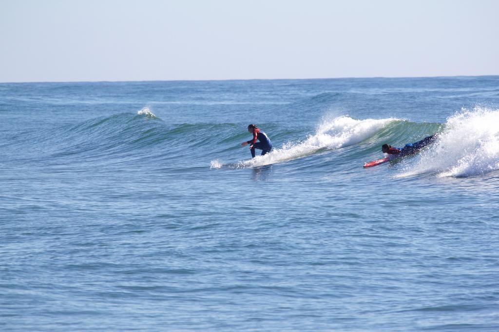 Oporto Surf Camp Hostel Езмориз Екстериор снимка